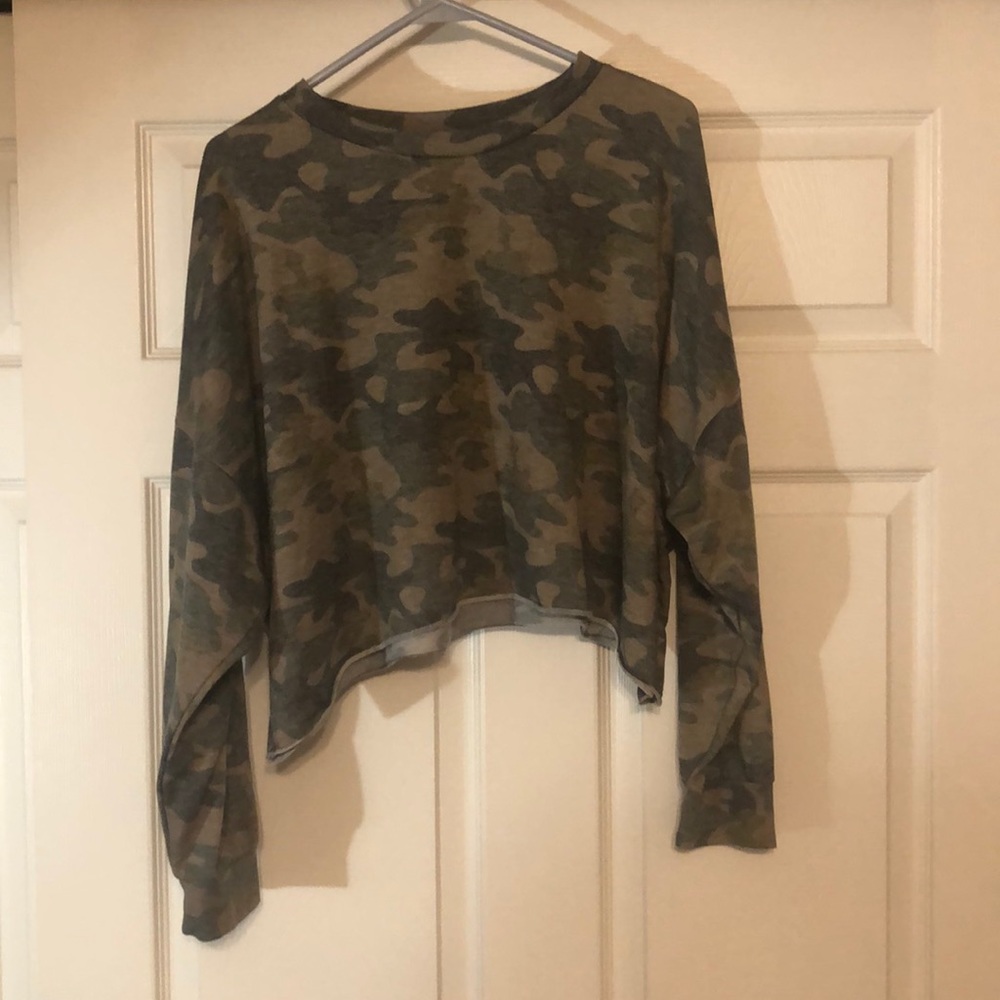 Cropped women’s long sleeve